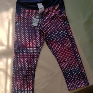 NEW UNDER ARMOUR below the knee work out pants